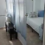 Spacious House With Private Pool Near 푸엔히롤라