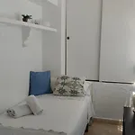 Spacious House With Private Pool Near 푸엔히롤라