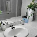 펜션 Spacious House With Private Pool Near