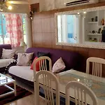 Spacious House With Private Pool Near 푸엔히롤라