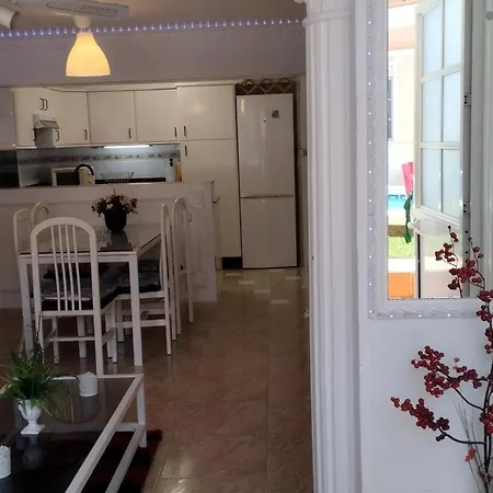Spacious House With Private Pool Near Holiday home *