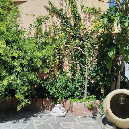 בית נופש Spacious House With Private Pool Near פואנגירולה