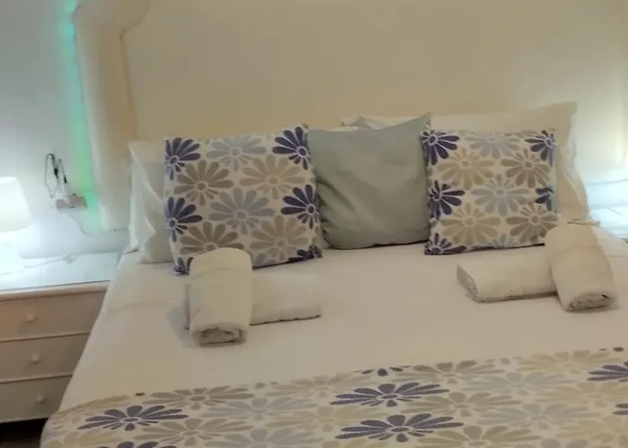 בית נופש Spacious House With Private Pool Near *