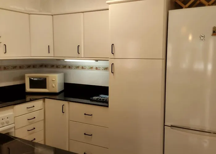 Spacious House With Private Pool Near * פואנגירולה