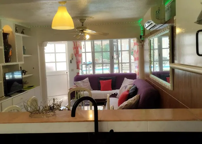 Spacious House With Private Pool Near * פואנגירולה