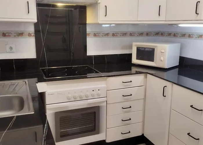 Spacious House With Private Pool Near * פואנגירולה