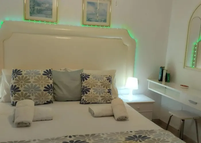 בית נופש Spacious House With Private Pool Near *