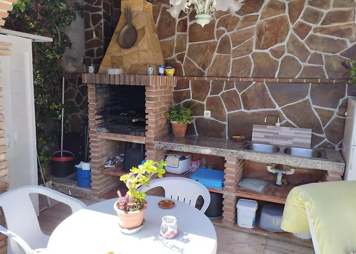 Spacious House With Private Pool Near * פואנגירולה