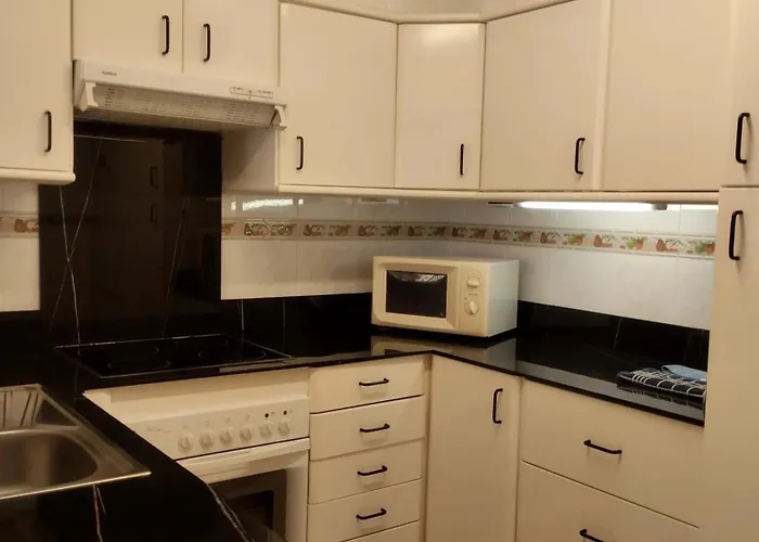 בית נופש Spacious House With Private Pool Near פואנגירולה