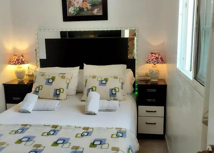 בית נופש Spacious House With Private Pool Near *