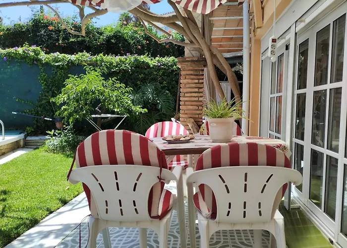 Spacious House With Private Pool Near פואנגירולה