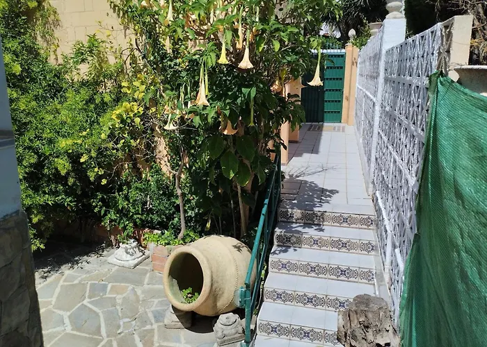 Spacious House With Private Pool Near בית נופש פואנגירולה