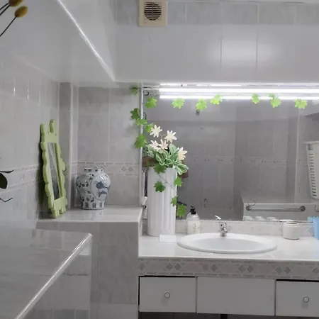 Spacious House With Private Pool Near פואנגירולה