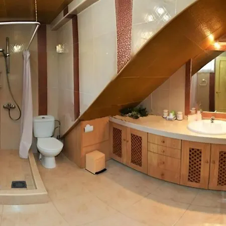 Spacious House With Private Pool Near