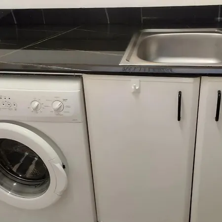 Spacious House With Private Pool Near Hébergement de vacances *