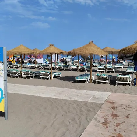 Hébergement de vacances Spacious House With Private Pool Near