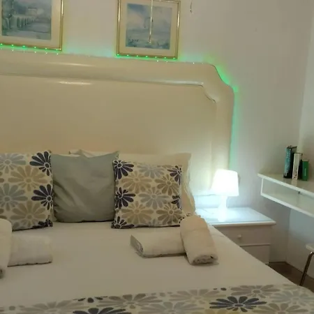 בית נופש Spacious House With Private Pool Near *