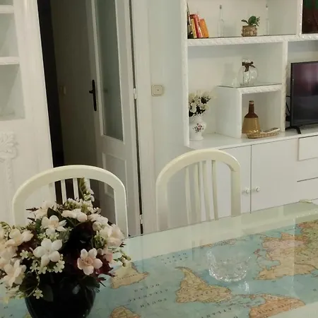 Spacious House With Private Pool Near *