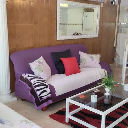 Spacious House With Private Pool Near * פואנגירולה