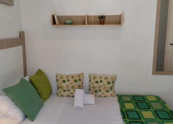 Spacious House With Private Pool Near Hébergement de vacances *