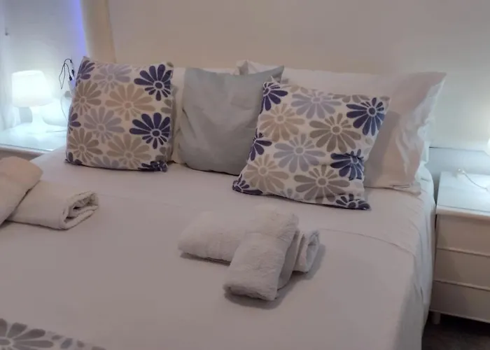 Сasa de vacaciones Spacious House With Private Pool Near