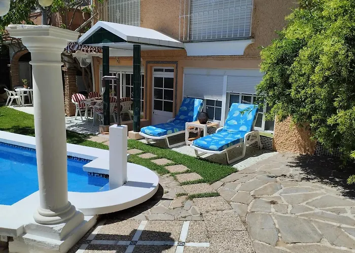 Spacious House With Private Pool Near Сasa de vacaciones *