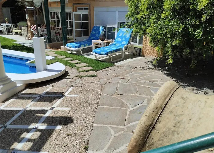 Spacious House With Private Pool Near Сasa de vacaciones