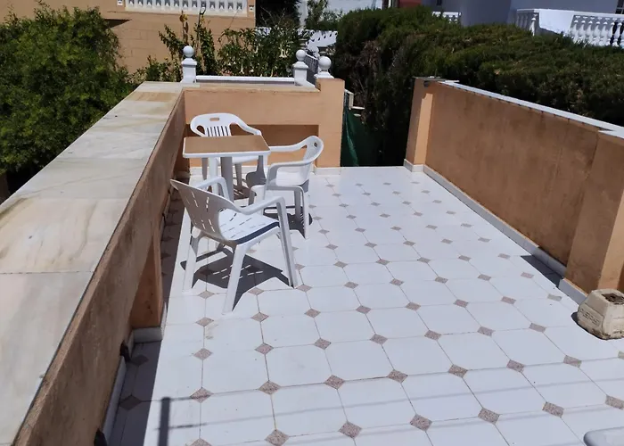 Spacious House With Private Pool Near Hébergement de vacances *