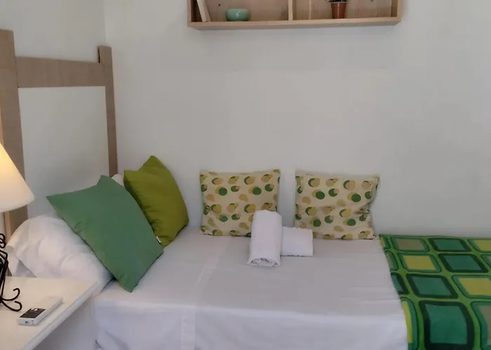 Spacious House With Private Pool Near *