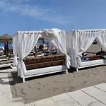 Spacious House With Private Pool Near *